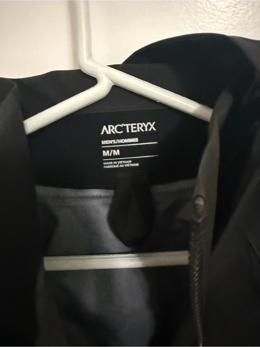 Arc'teryx Men's Black Hooded Waterproof Shell Jacket - Picture 3 of 4